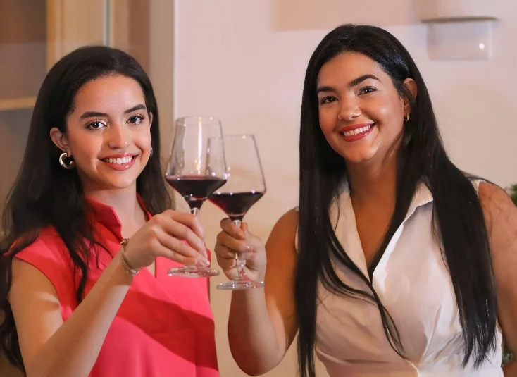 Michelle Sahdala y Liana Portela.
