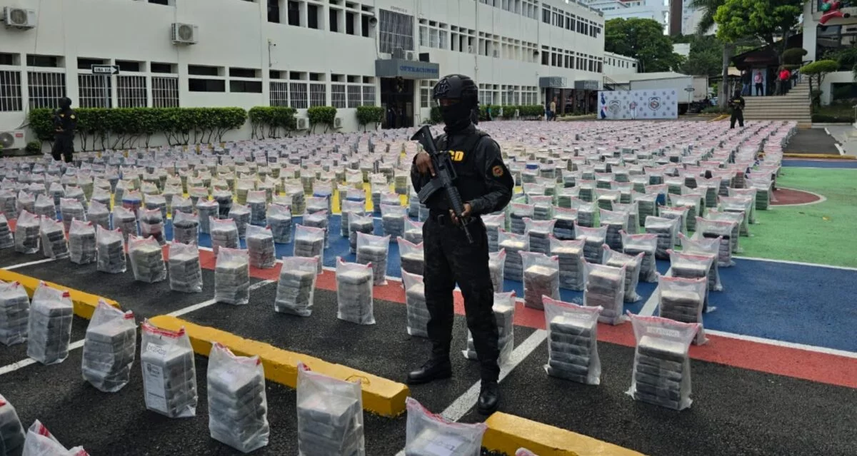 El alijo de cocaína fue presentado el sábado pasado y será incinerado este lunes en el campamento “16 de Agosto”.  FUENTE EXTERNA