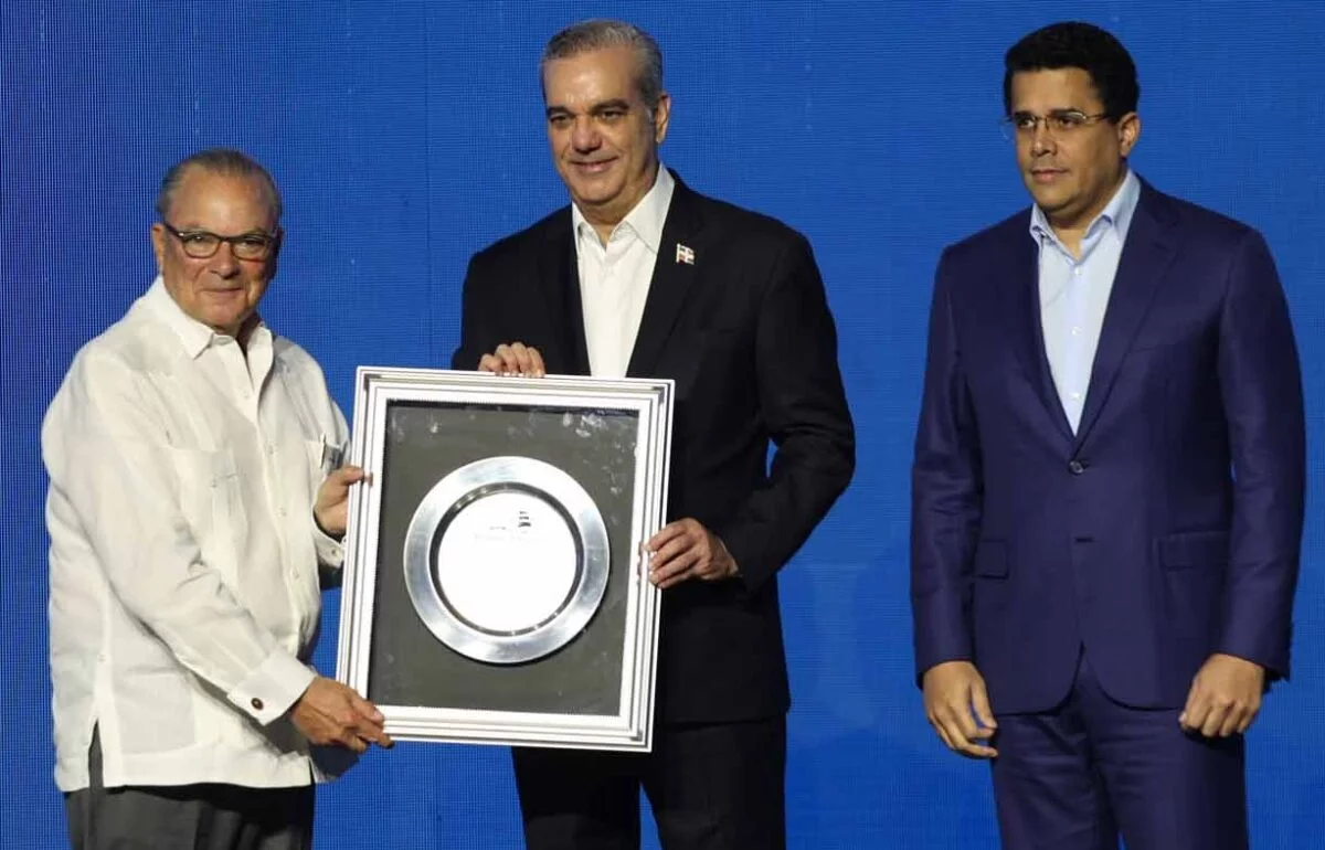 Frank Rainieri reconoce labor de Abinader en la promoción del turismo de la zona Este.