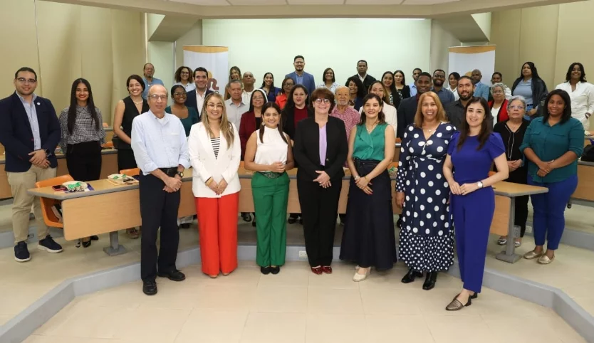 Periodistas y comunicadores participantes en el curso.