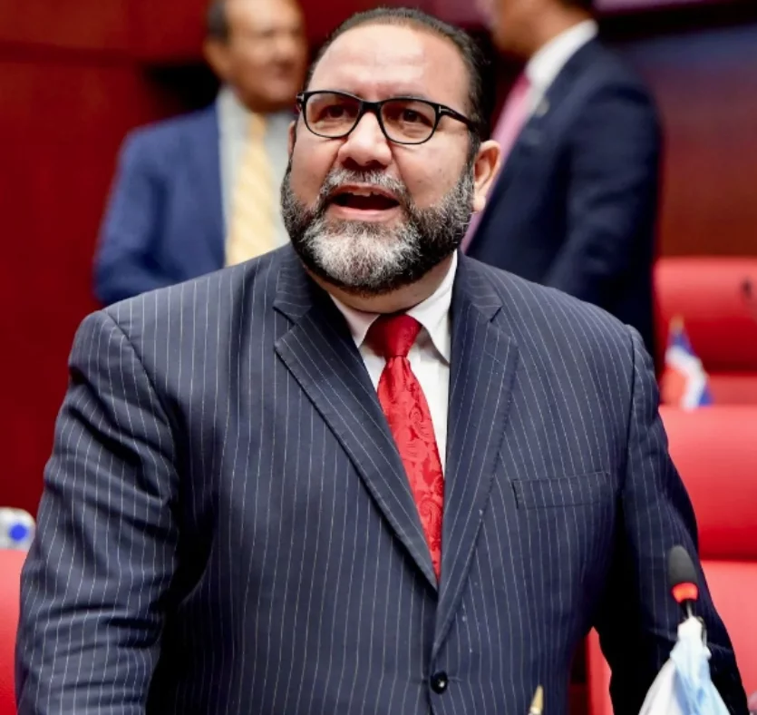 Genao propone construir maternidades  en frontera.