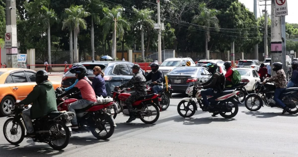 Agentes tienen que fiscalizar motoristas  en diversas  actividades incluidos los que echan  carreras, y  parque vehicular completo.