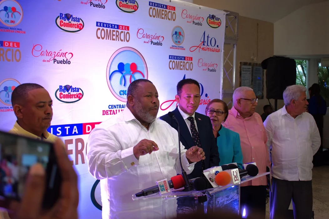 Foto 2-Ricardo Rosario, presidente de la CNDU, en el encuentro de Comerciantes