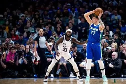 Los-Timberwolves-y-la-lesion-de-Doncic-arruinan-la-Navidad-en-Dallas (1)