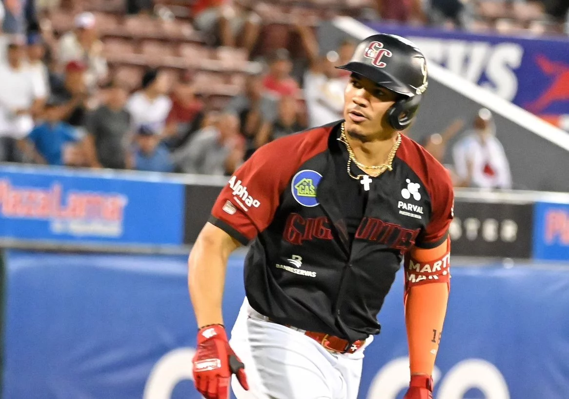 Noelvi Marte pega cuadrangular