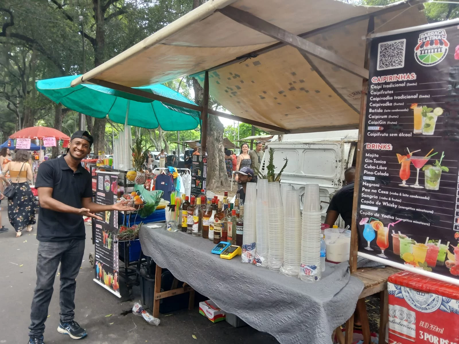 Randú en su ¨Barraca Latina¨
