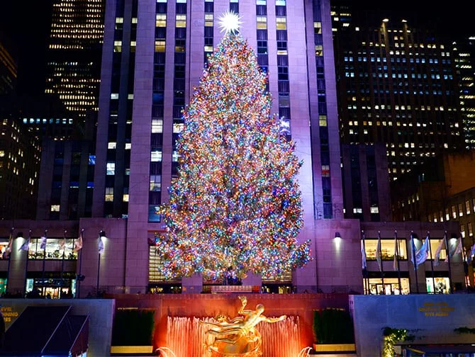 El árbol del Rockefeller es una tradición para las fiestas decembrinas en Nueva York. Fuente externa
