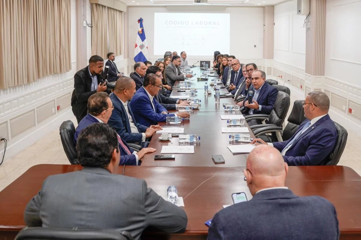 Sector empresarial presenta propuesta que mantiene la cesantía (1)