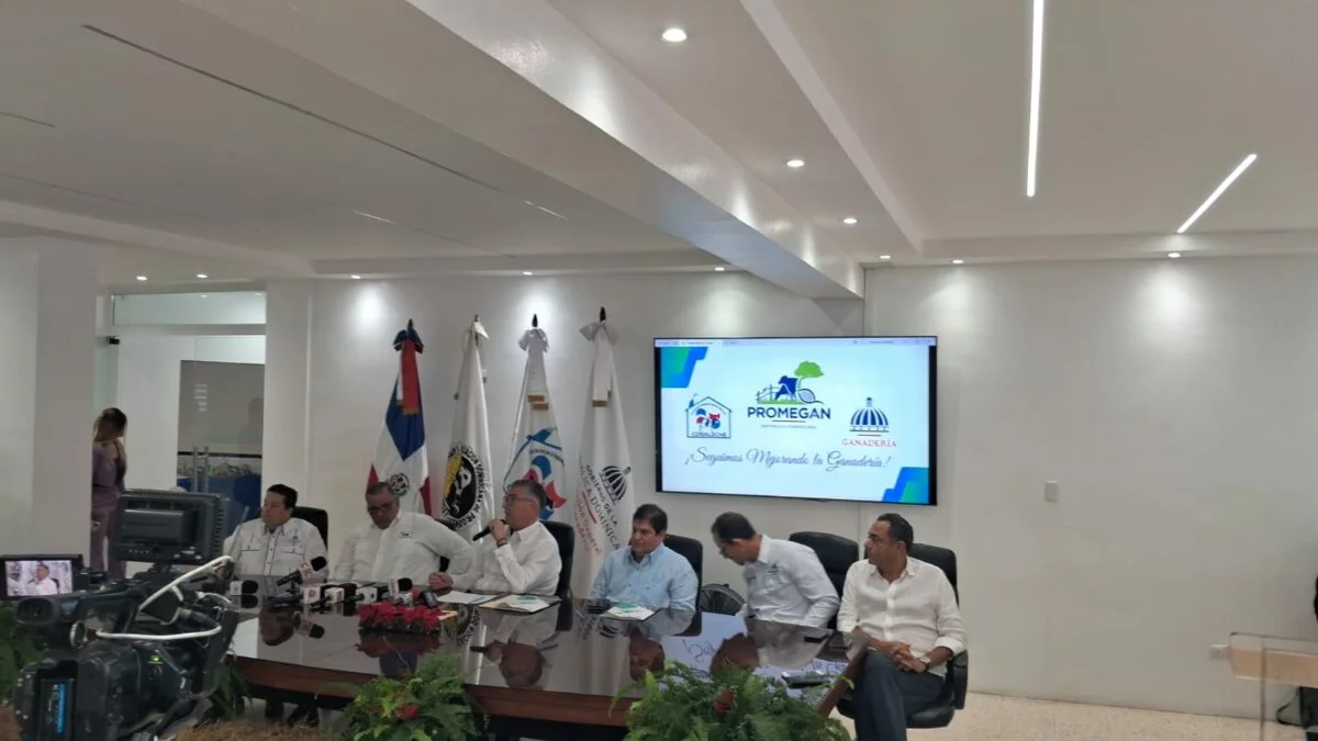 Las autoridades de la Dirección General de Ganadería ofrecieron las declaraciones a la prensa. Fuente externa