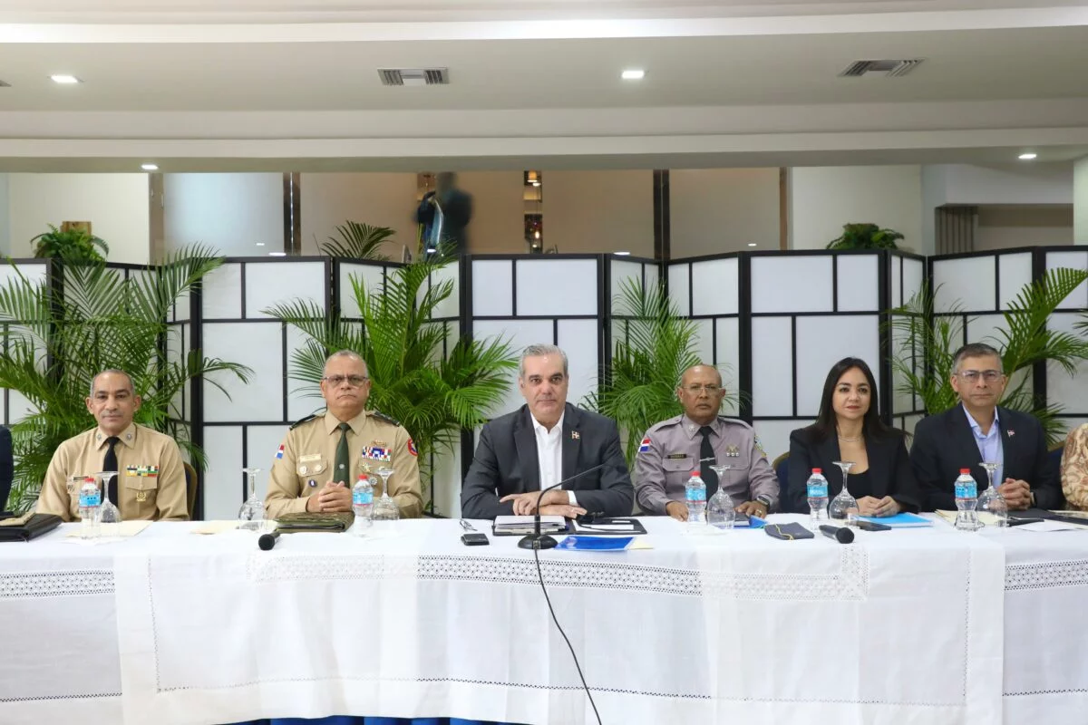 Como ya es tradición, el presidente Luis Abinader encabeza como cada lunes la reunión de seguimiento al Plan de Seguridad Ciudadana. Fuente externa