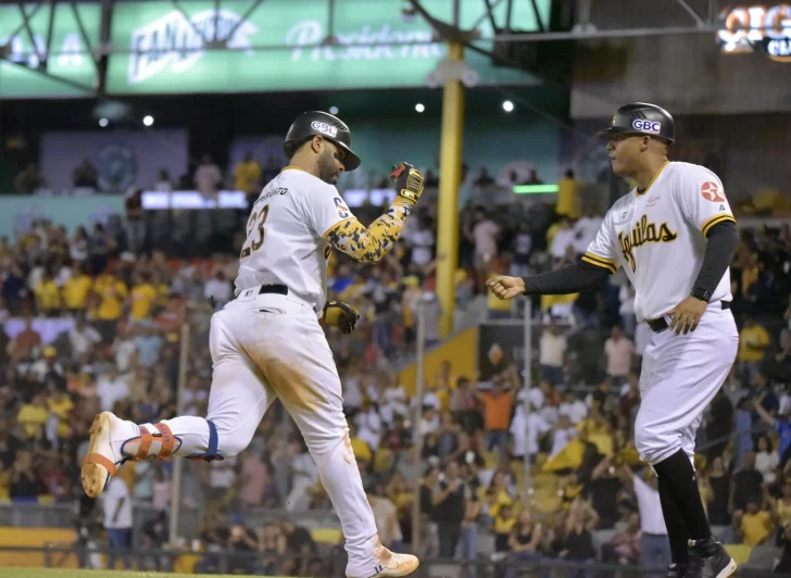 Jonathan Villar recorre las bases
