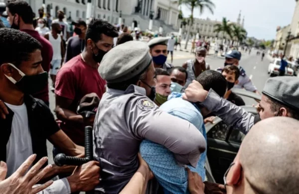 Una parte de los presos excarcelados en Cuba, ayer.