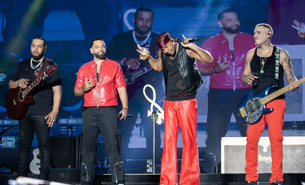 Max, Lenny, Henry y Romeo Santos  causaron furor entre los fanáticos.