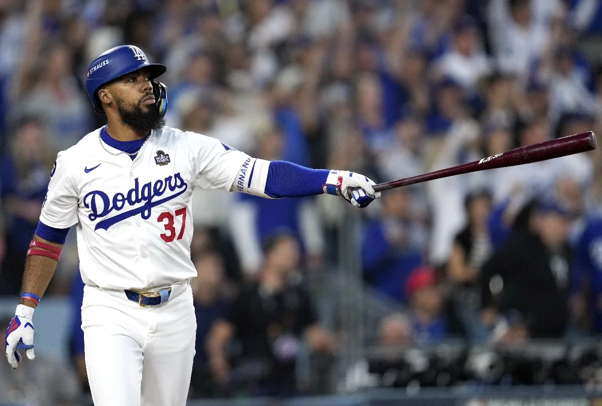 Teóscar Hernández se quedará por tres años más con los Dodgers de Los Ángeles.