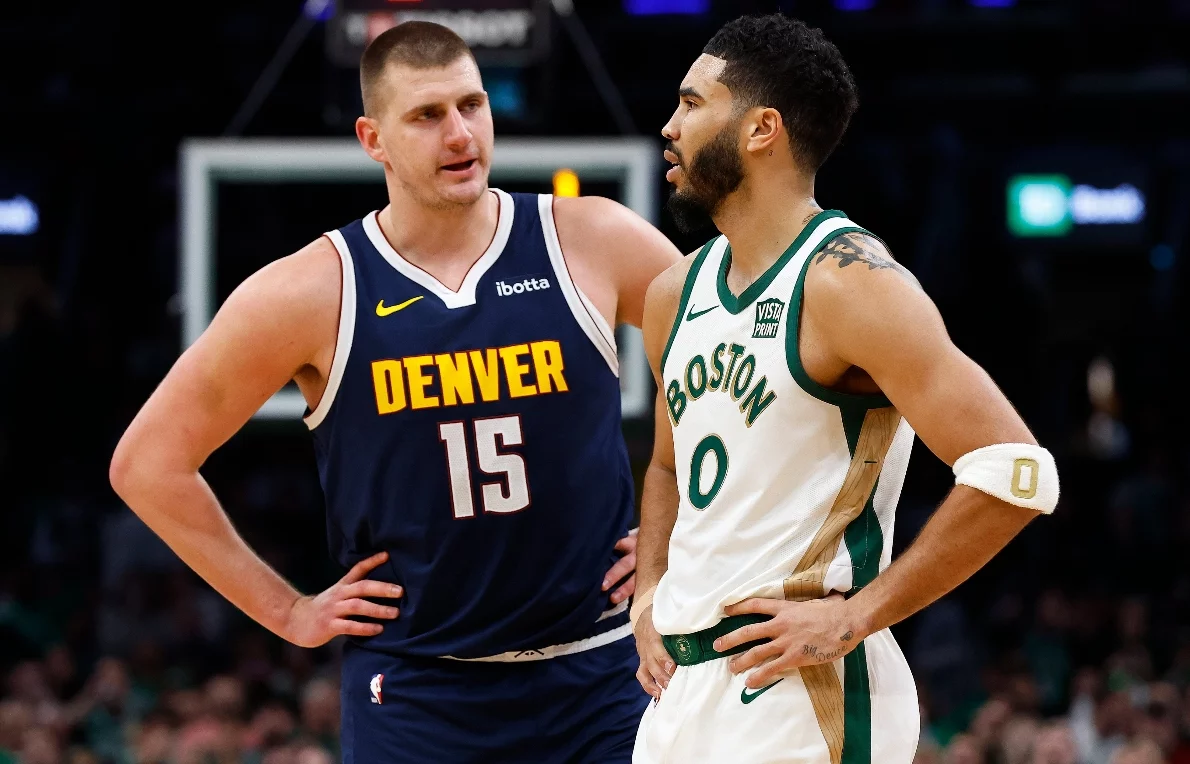 Nikola Jokic y  Jayson Tatum brillaron para sus respectivos equipos la pasada semana.  ap