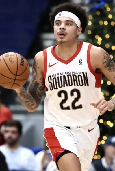 Lester Quiñones trata de retornar  con los 76ers a NBA.