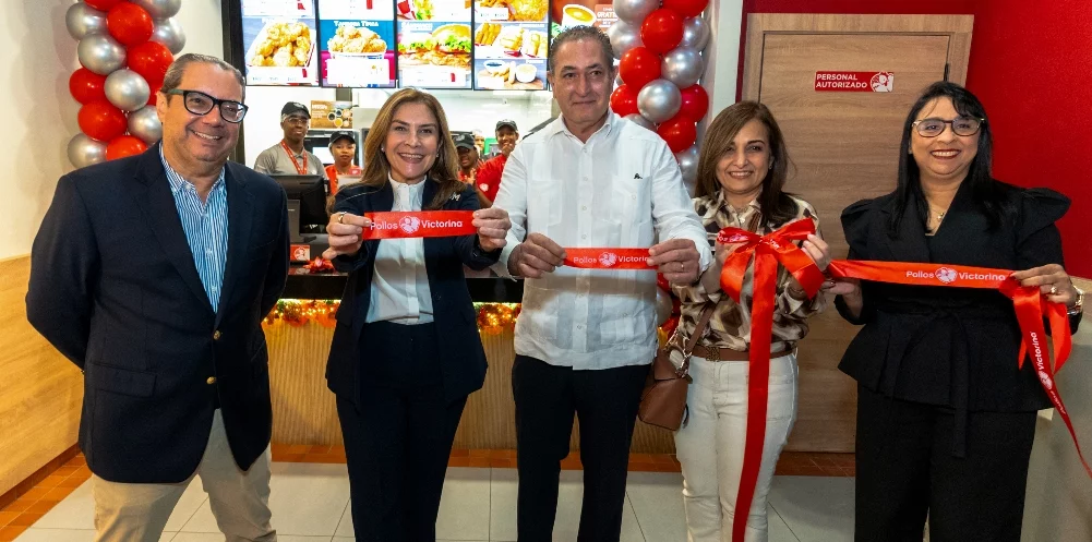 José Veras, Carolina Mejía, Edward Yapor, Karina Camasta e Indhira Portes.