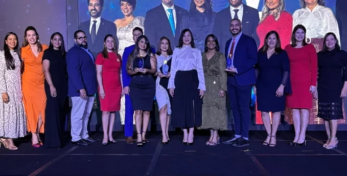 Ejecutivos de la entidad recibieron los premios a la calidad e innovación.