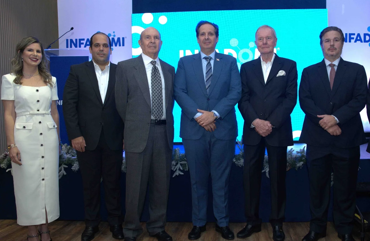 Representantes de la Asociación de Industrias Farmacéuticas Dominicanas.