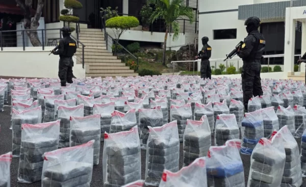 El alijo de cocaína fue incinerada una semana después debido a su volumen.    Archivo