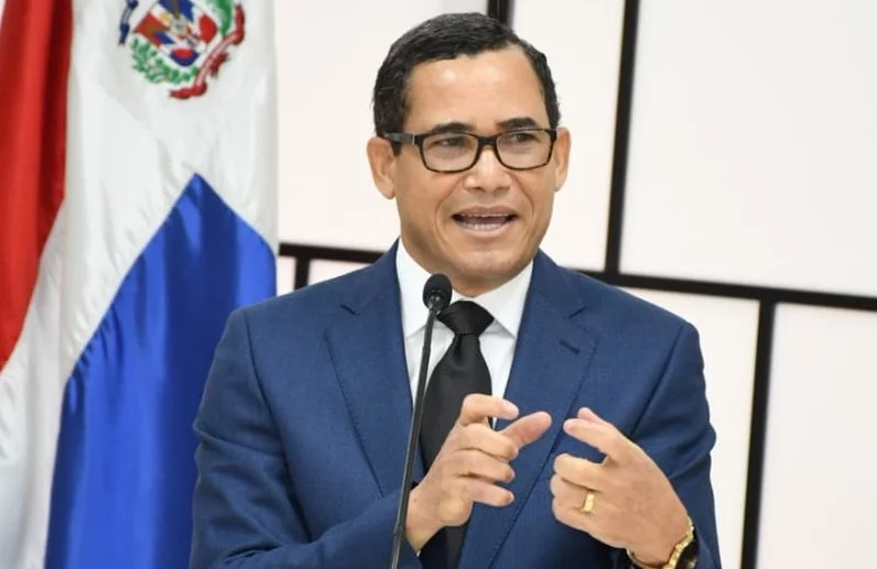 Eddy Olivares desmiente uso de tácticas dilatorias por empresarios en diálogo salarial