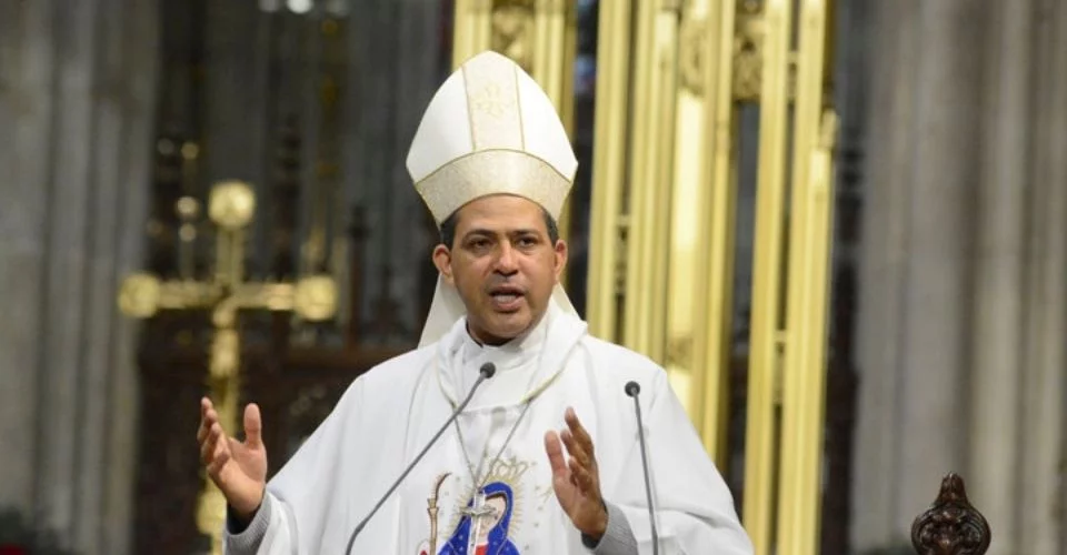 Mons. Carlos Tomás Morel.