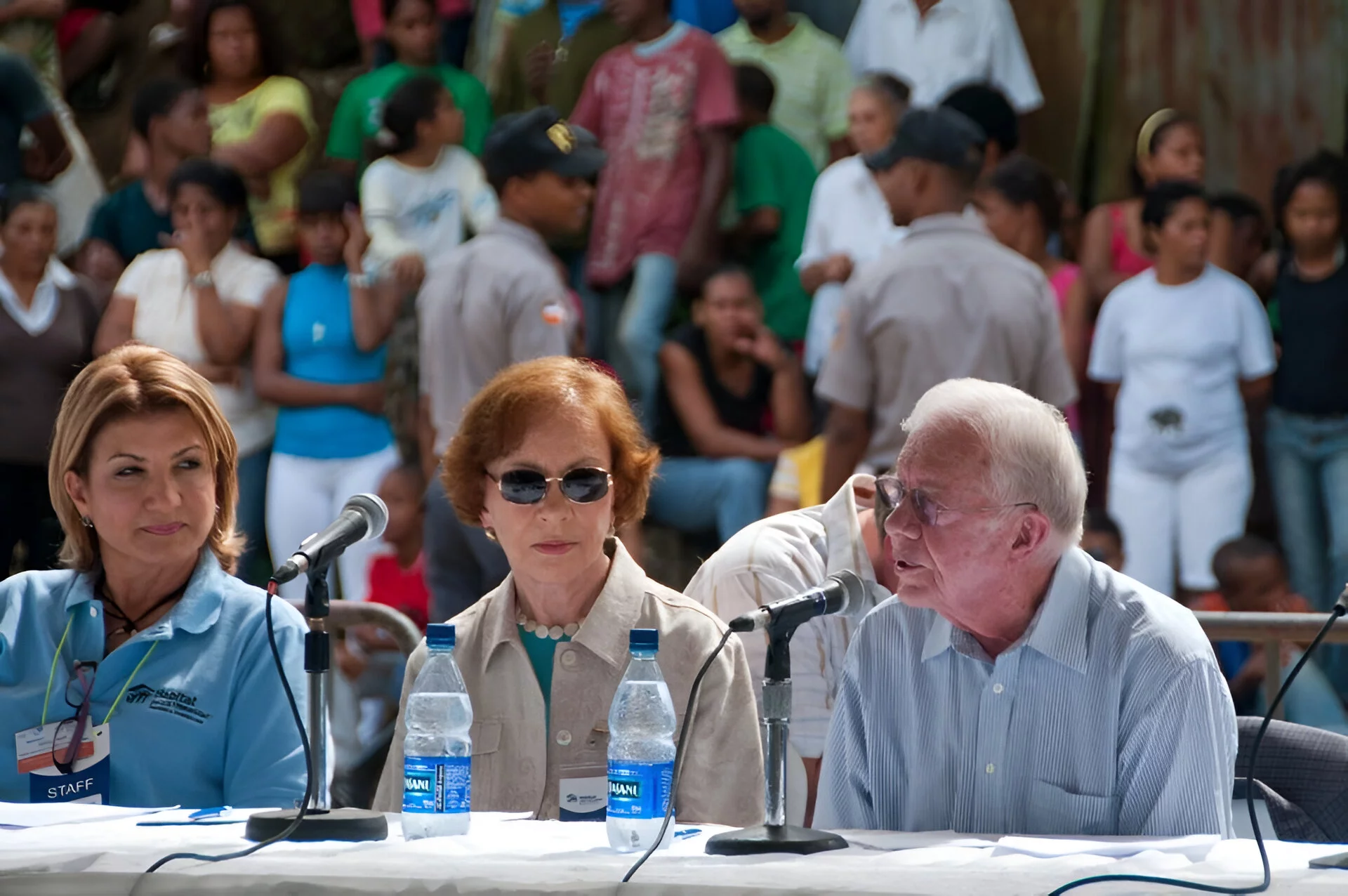 Presidente Carter, su esposa y Cesarina Fabian. Habitat Dominicana