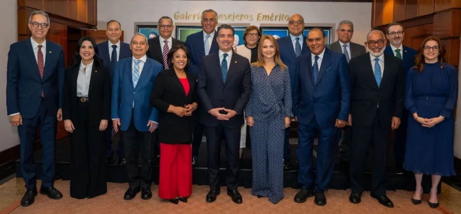 El  presidente ejecutivo del Banco Popular, Cristopher Paniagua, reunió a ejecutivos de medios de comunicación con quienes habló del desempeño de esta institución financiera en el año 2024 y de algunos tópicos tópicos económicos.