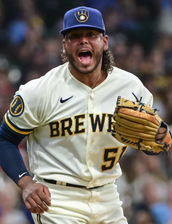 Freddy Peralta busca mantener solidez.