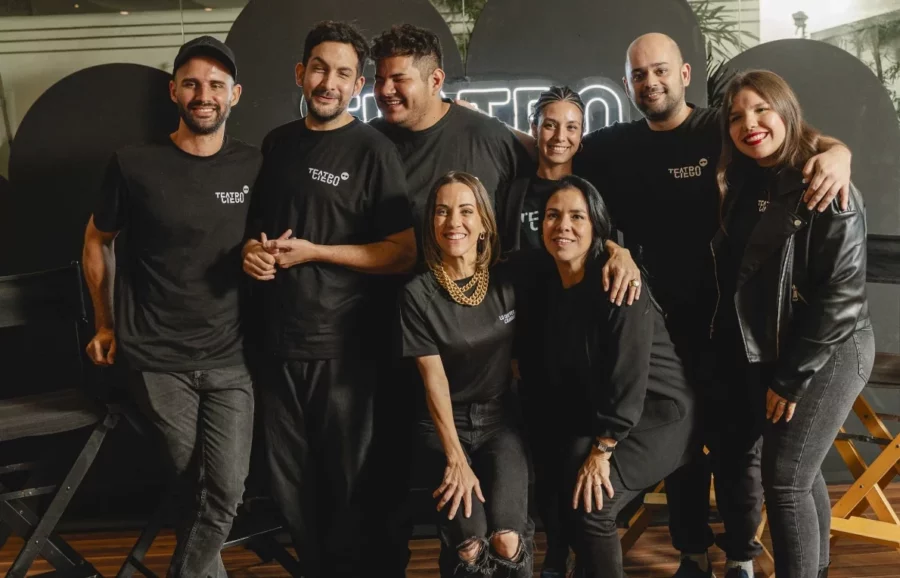 Elenco de la pieza teatral “Un viaje a ciegas”.