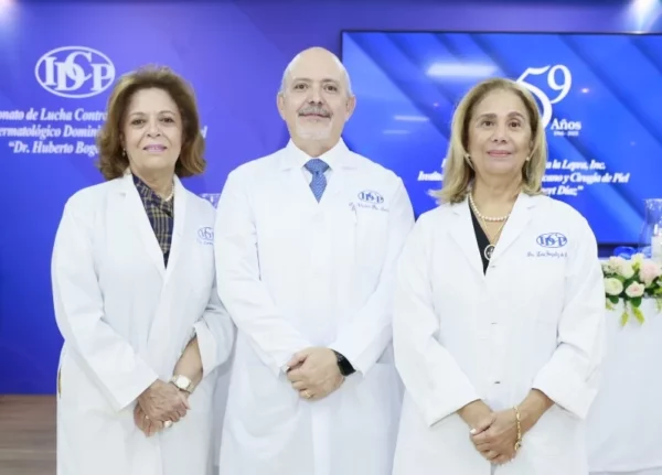 Emma Guzmán,  Víctor Pou y Luisa González.