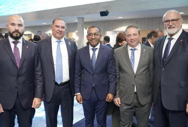 Leslie Báez, Krist Núñez, Edward Mella y Ana Rosa Fernández.