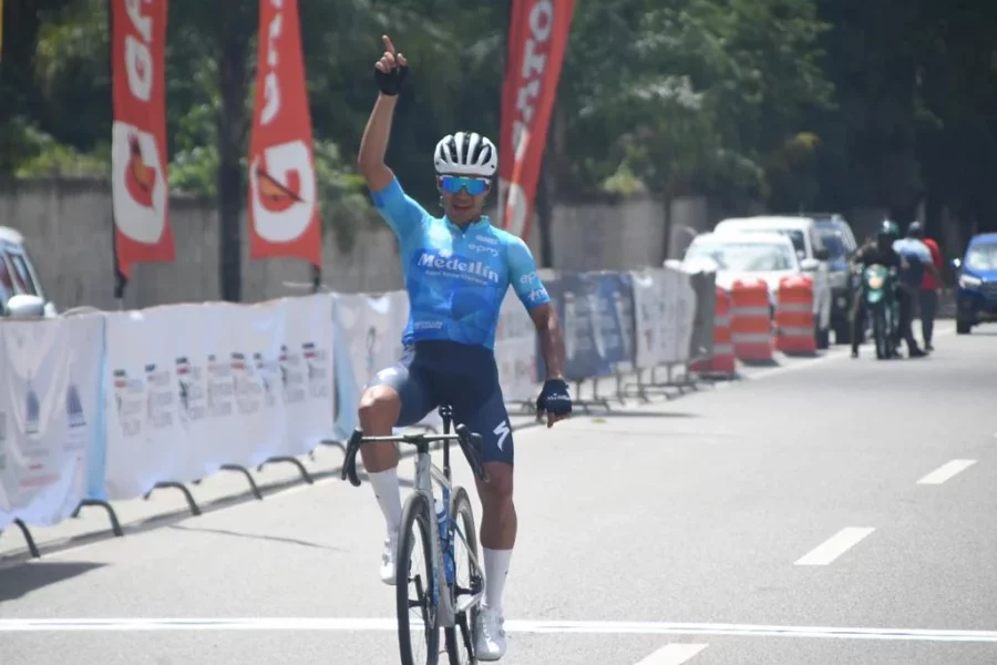 Robigzon Oyola, ganador de la primera etapa de la Vuelta