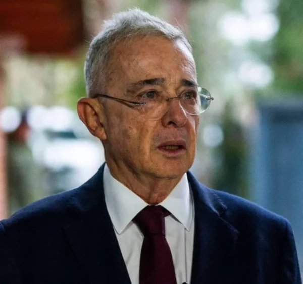 Álvaro Uribe está acusado por varios delitos.