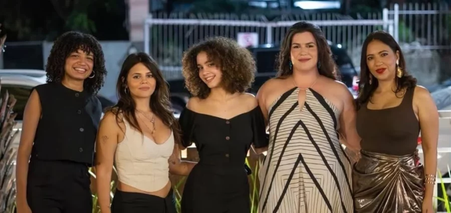 Parte del elenco que participará este sábado en el concierto “Mujeres en Bolero”, en Hard Rock Café.
