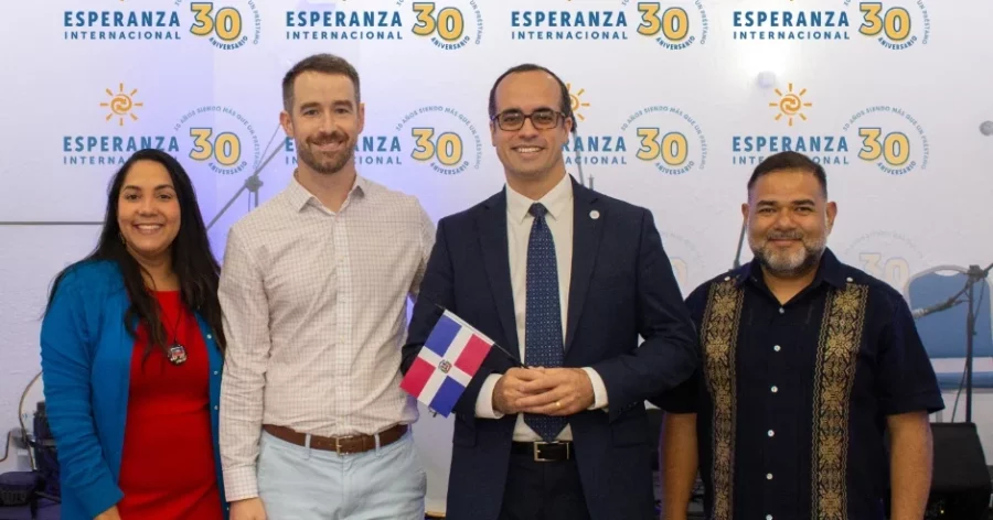Merari Muñoz, Dan Williams, Jesse Cassler y Juan P. Vivar.