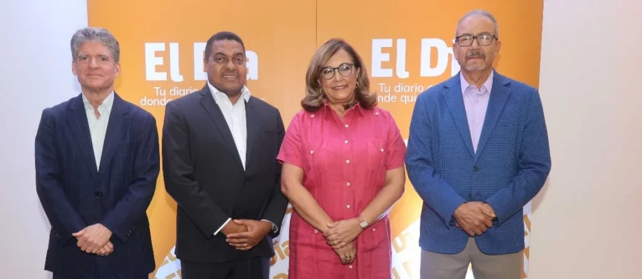 José Alfredo Corripio, José P. Monegro, Gema Hidalgo y Miguel Febles, durante la celebración del periódico de circulación nacional.  Olga de la Cruz