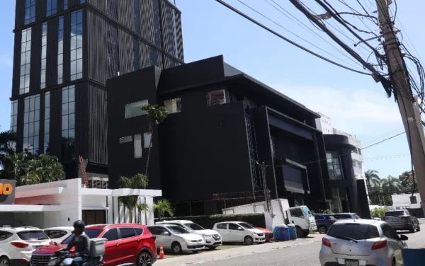 Vecinos piden una mejor planificación urbana en esVecinos piden una mejor planificación urbana en ese polígono.e polígono..,p01