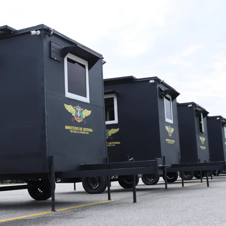 Aduanas fortalece seguridad fronteriza con donación a Fuerzas Armadas de unidades móviles