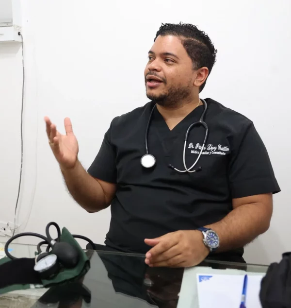 La falta de contacto médico-paciente fue un desafío según doctor Prince López. José de León