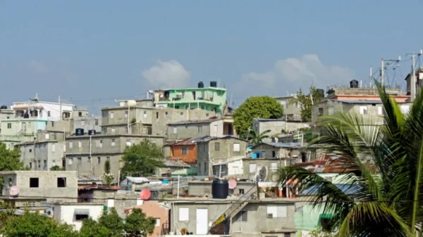 La-mayoria-de-los-dominicanos-viven-en-total-hacinamiento-por-falta-de-viviendas-dignas (1)
