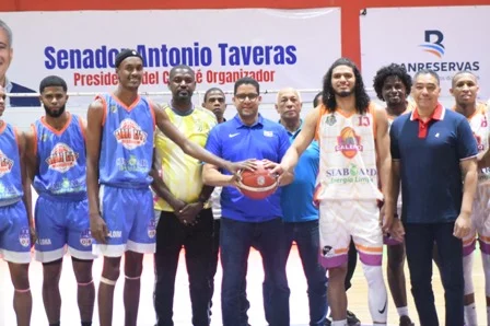 Uribe, saque de honor