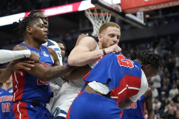 trifucal Detroit y Wolves