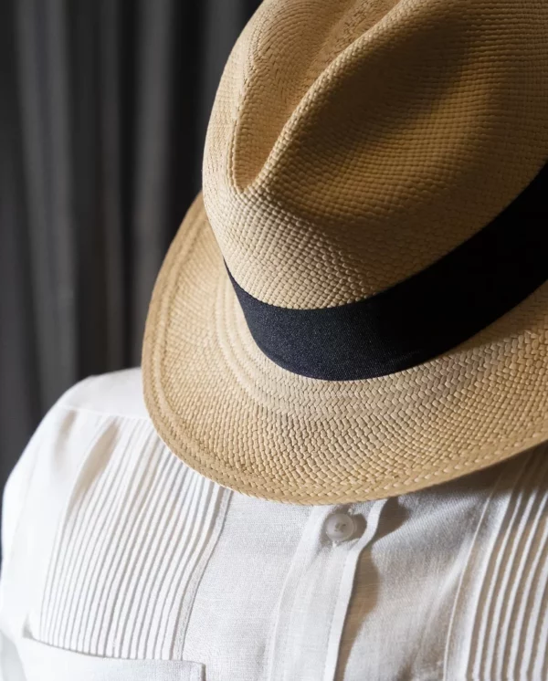 La ligereza y frescura de esta fibra, propiciaron  fabricar los sombreros.