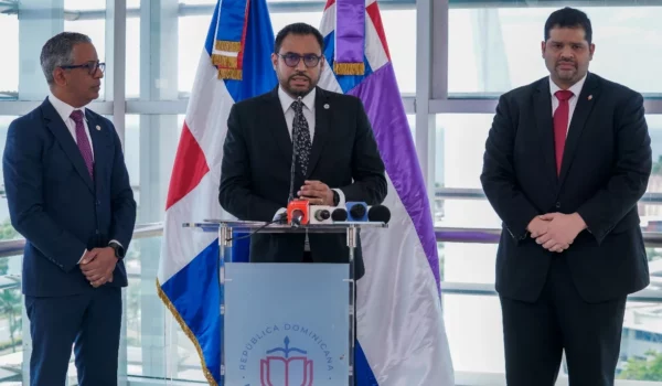 Javier Cabreja, director de comunicaciones, plantea remodelación o nuevo edificio.