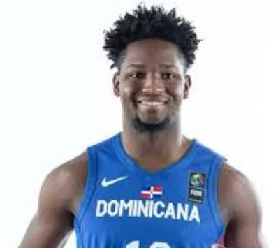 Andrés Feliz, le da seguridad al quinteto de Real Madrid.