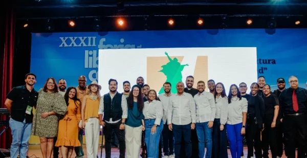 Miembros de la fundación durante el lanzamiento.