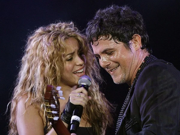Shakira y Alejandro Sanz 4estrenan Bésame