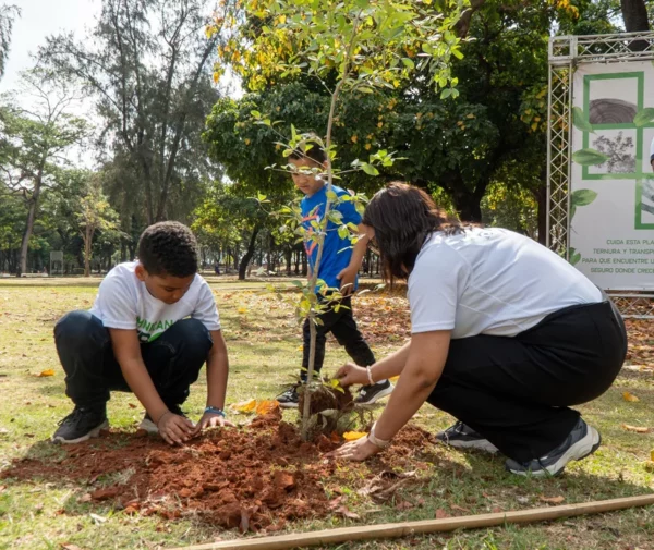 Dominicana de Seguros apuesta por el medioambiente con Dominicana Verde 2025 (2)