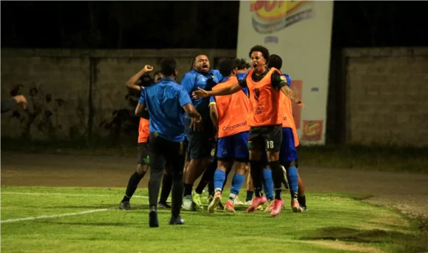 El MOCA FC celebra el terce gol de Isaaul Ventura que los acerca a la clasificacion en la COPA LDF 2025